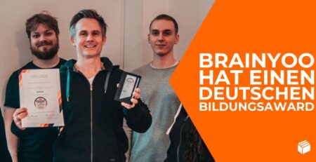 Der Chef und zwei Mitarbeiter aus dem Brainyoo Team, die den Bildungsaward 2024 entgegengenommen haben.